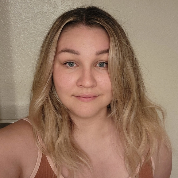 Meet your Posher, Lynzy - Picture 1 of 1